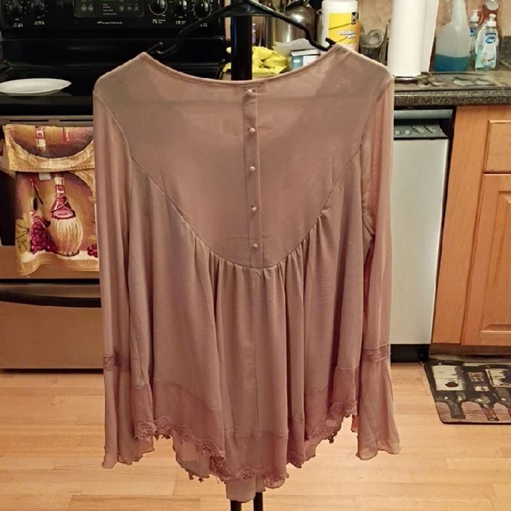 Ultra Pink Lace Yoke Long Sleeve Boho Blouse in Dusty Rose - Picture 6 of 9